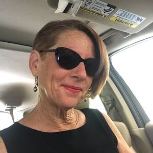 Meet your Posher,  Thia